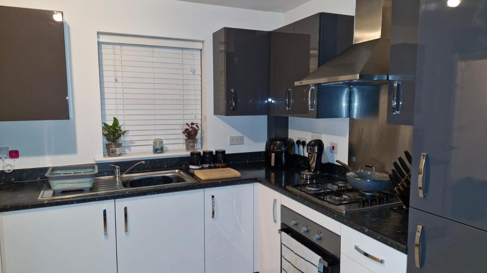 Modern Double Room With En-Suite, Parking & Fast Wifi - Close To Beach Sandgate Bagian luar foto